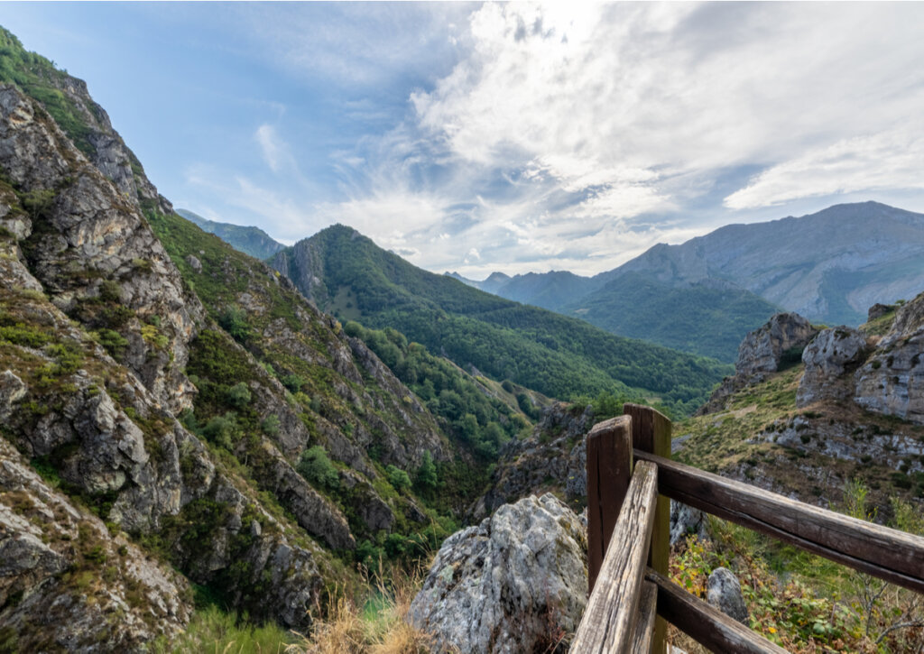 El Valle Sajambre es uno de los atractivos del Parque Nacional Picos de Europa.