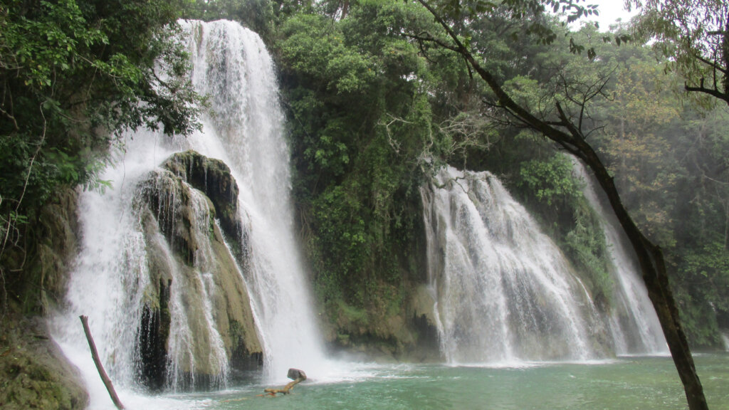Puente de Dios es conocido por la belleza de sus paisajes.
