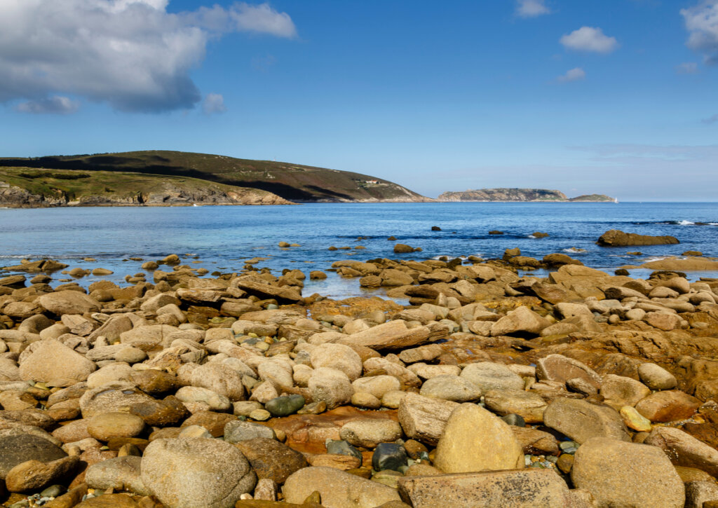 Paisaje costero de las islas Sisargas.