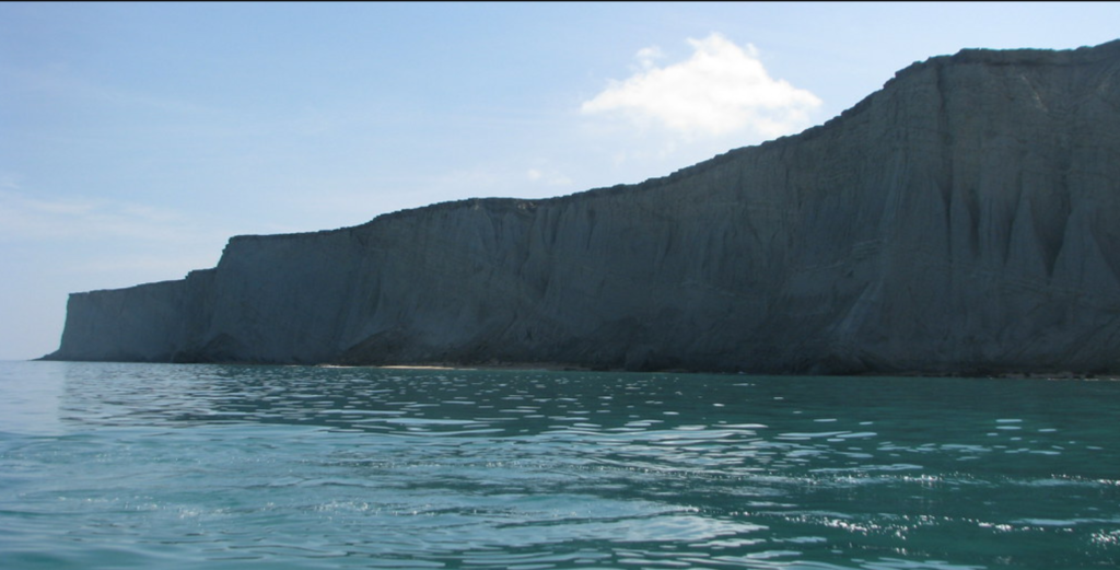 La isla Astola está deshabitada, pero es usada por los pescadores.