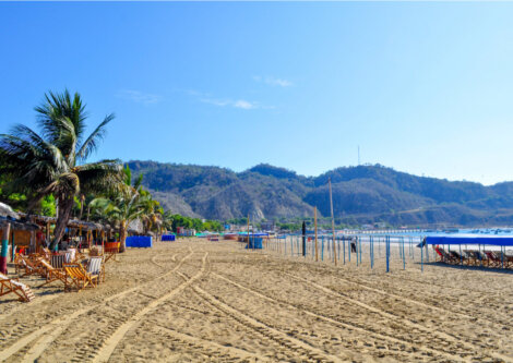 La de Puerto López es una de las principales playas de Manabi, en Ecuador.