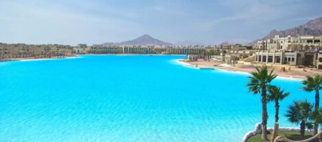 La piscina más grande del mundo es obra de la empresa Crystal Lagoons.