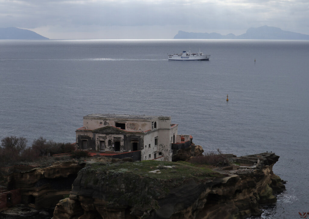 La Isla Gaiola en Napoles posee también una historia oscura.