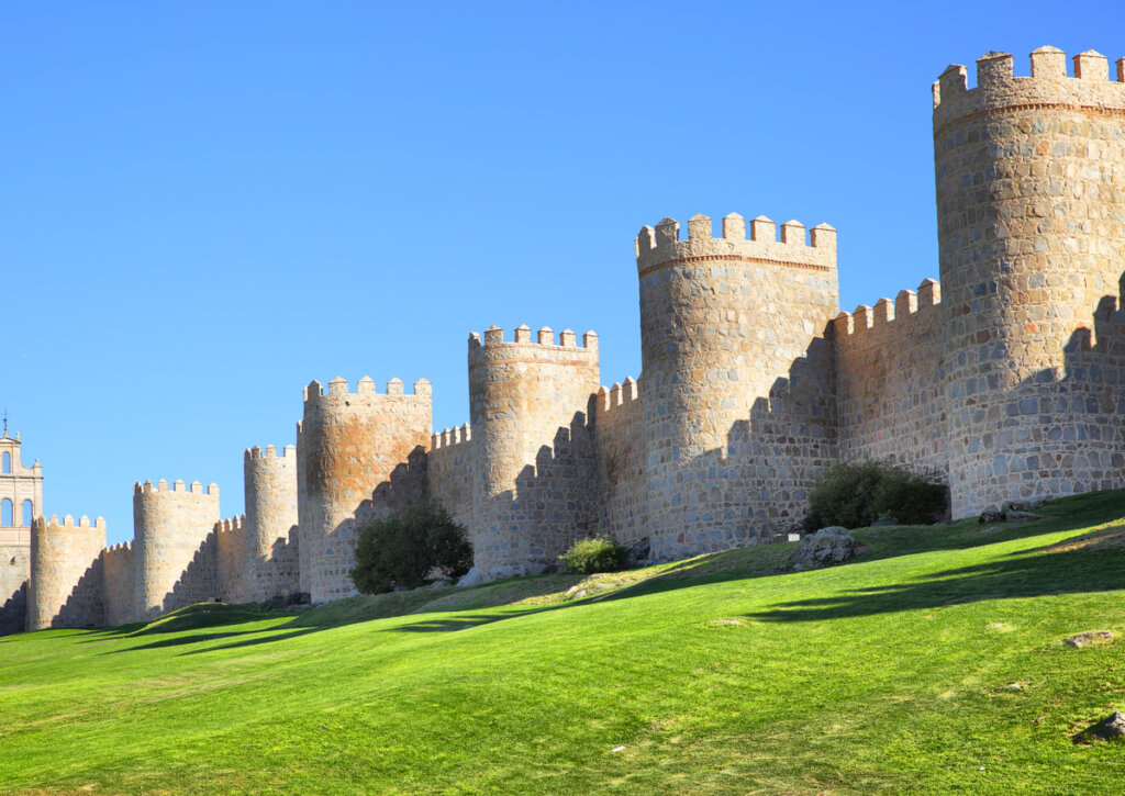 Ávila es una ciudad patrimonio de la humanidad gracias a sus muros medievales.