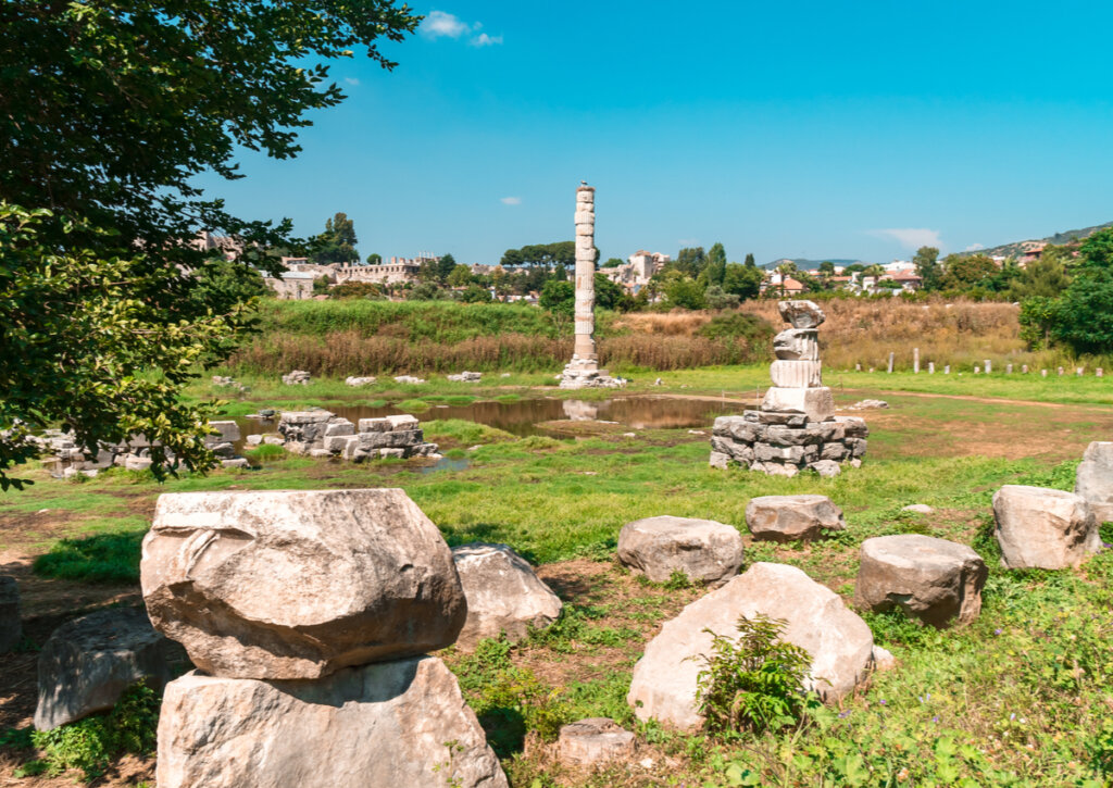 Los restos del Templo de Artemisa son muy pocos en la actualidad.