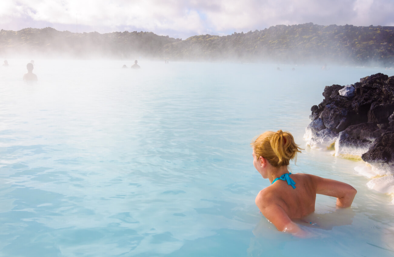 La Laguna Azul es una de las aguas termales en Islandia.