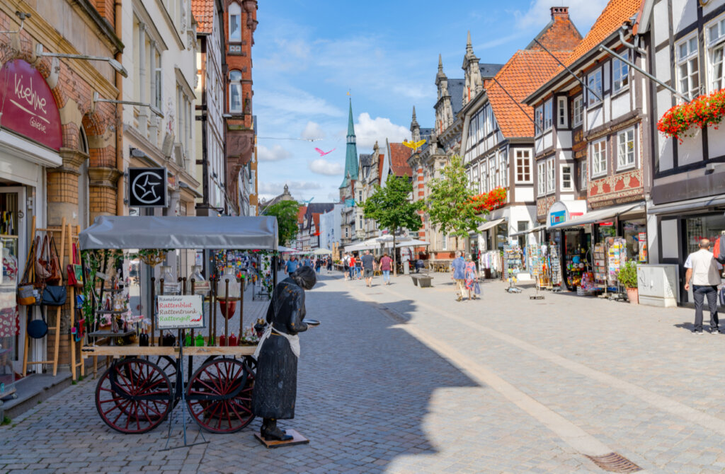 Las calles comerciales de Hamelín compiten entre sí.
