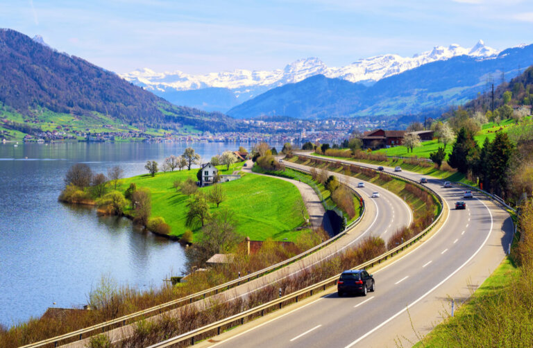 El lago de Zug en Suiza