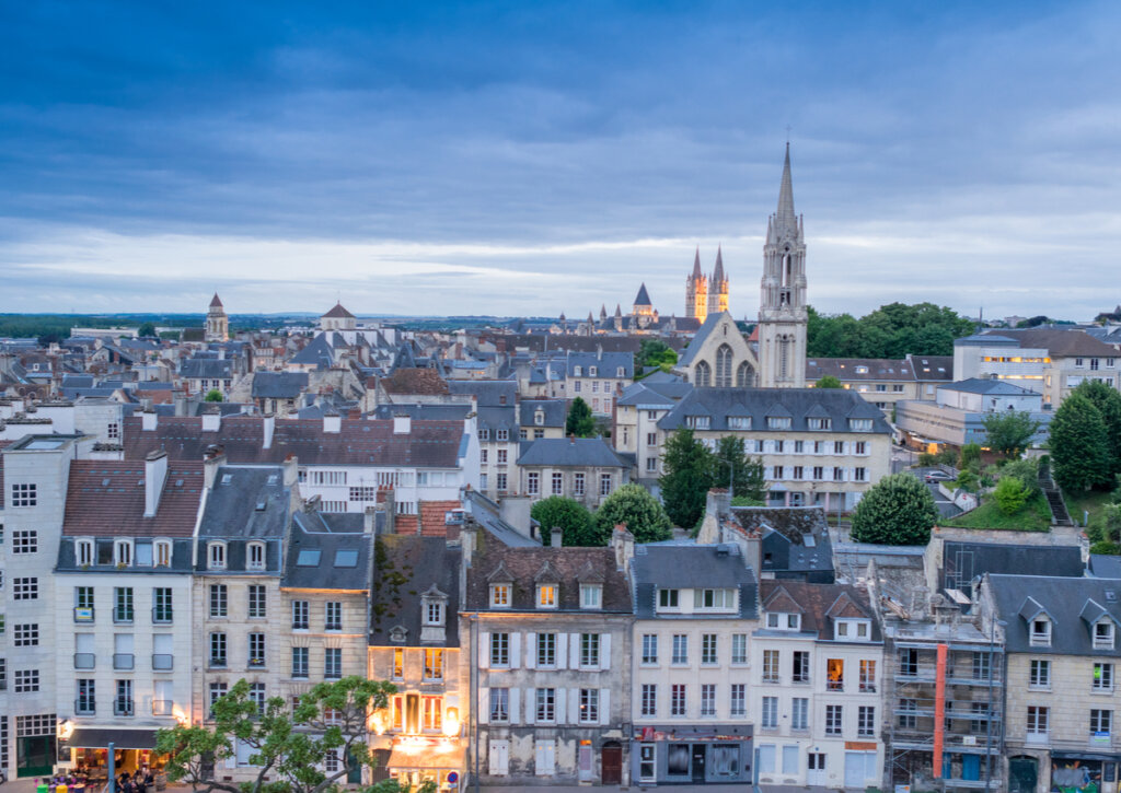 Paisaje de la ciudad de Caen, en Francia.
