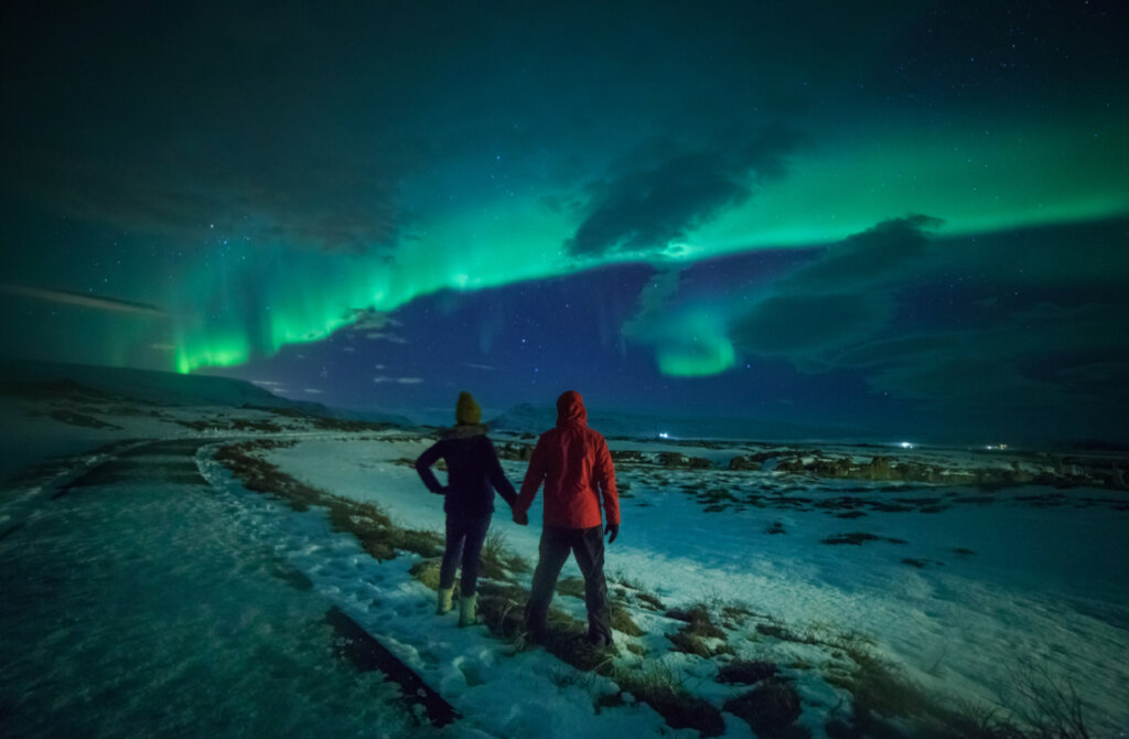 Las auroras boreales son un fenómeno que se puede apreciar en Islandia en invierno.