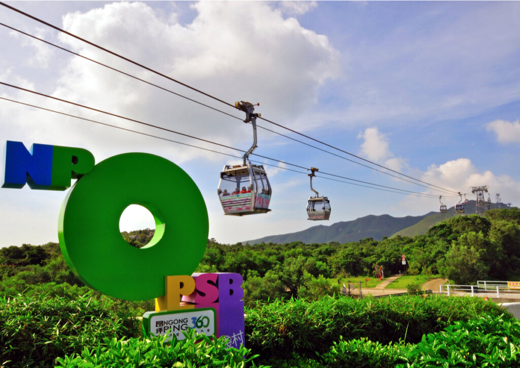 El teleférico de Ngong Ping ofrece vistas impresionantes de este pueblo.