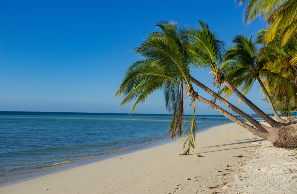 Una de las características de Walakiri Beach es que esta playa presenta dos tipos de arena.