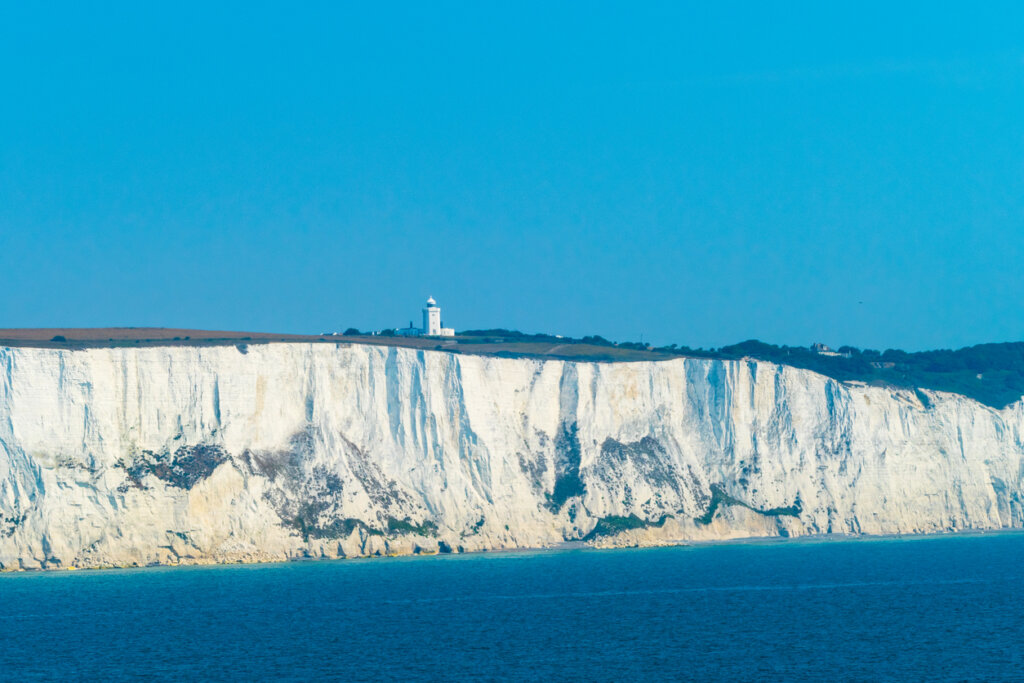 Los acantilados de Dover sorprenden por su color blanco.