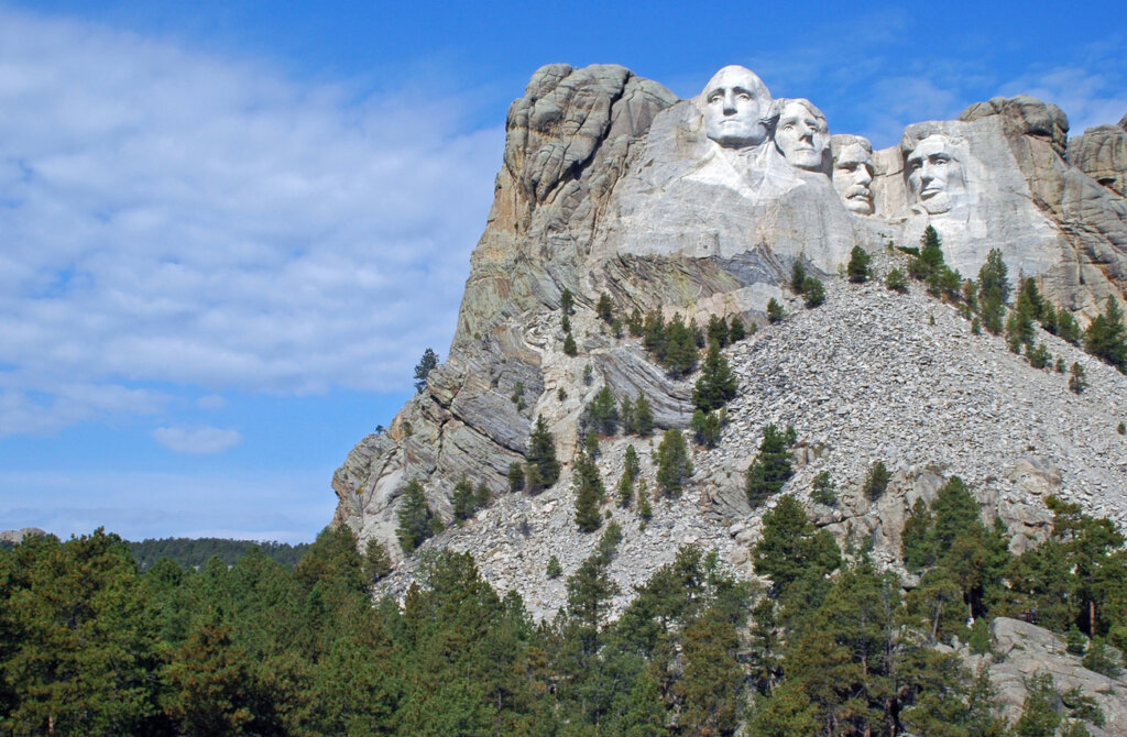La historia del Monte Rushmore está marcada por la dificultad de su construcción.