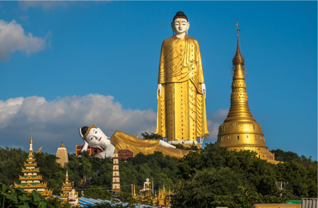 El Buda Gautama de Laykyun Setkyar fue construido a partir de donaciones de los fieles.