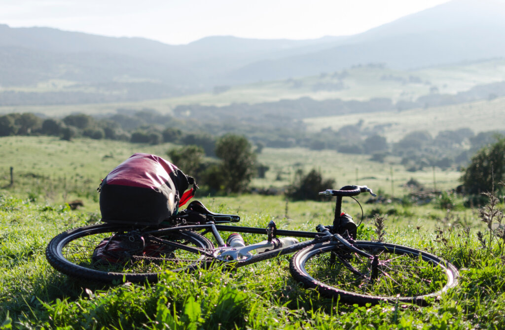 El cicloturismo es una actividad sostenible que no afecta al medio ambiente.