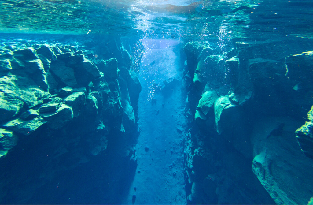 Las placas tectónicas de Europa y América se encuentran en la fisura de Silfra.