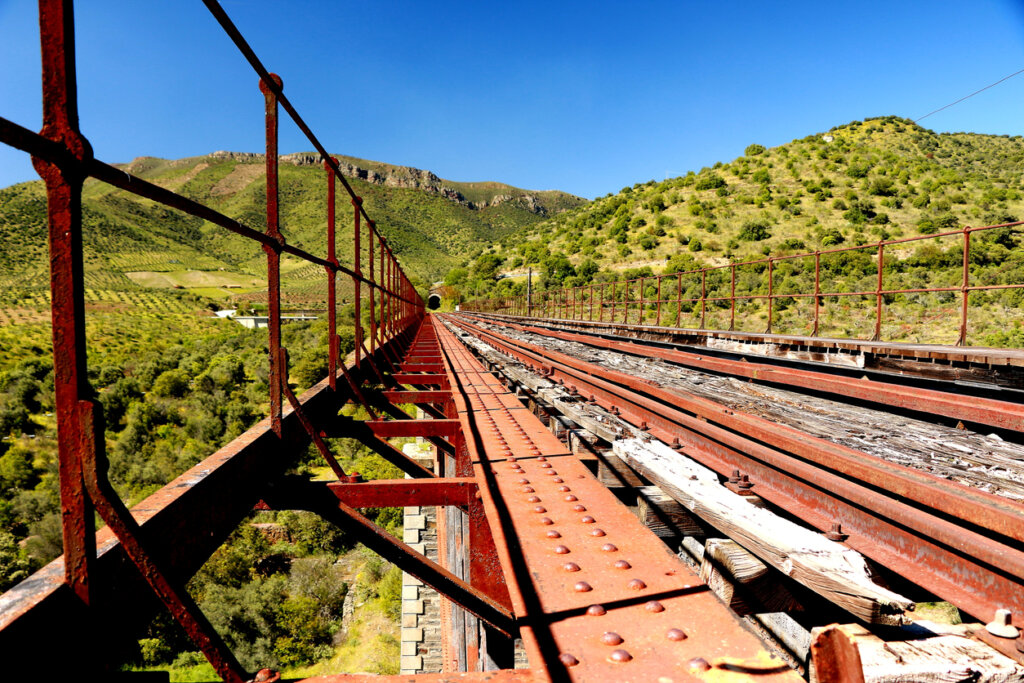 En La Fregeneda hay una estación ferroviaria abandonada que es icónica.