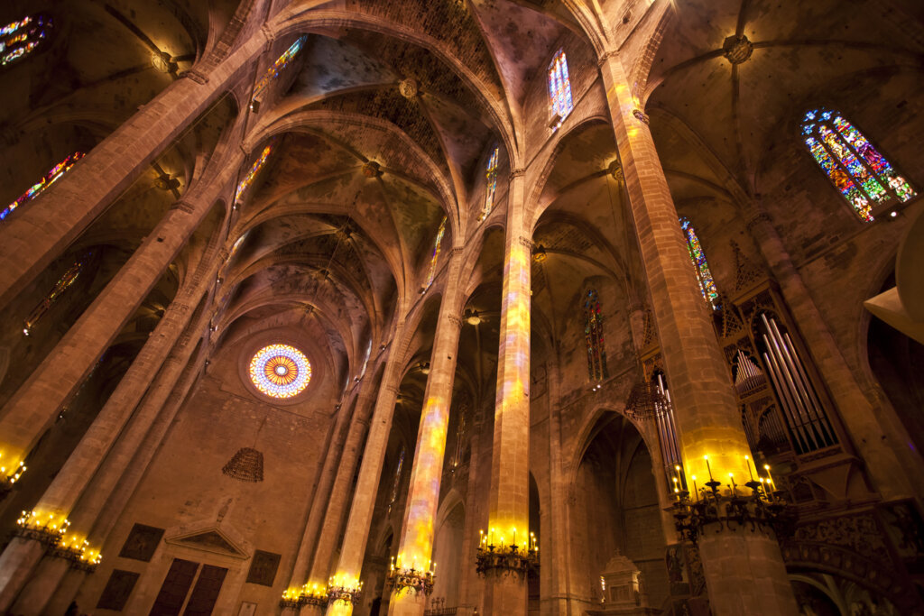 La nave de la Catedral de Mallorca es una de las más altas de Europa.