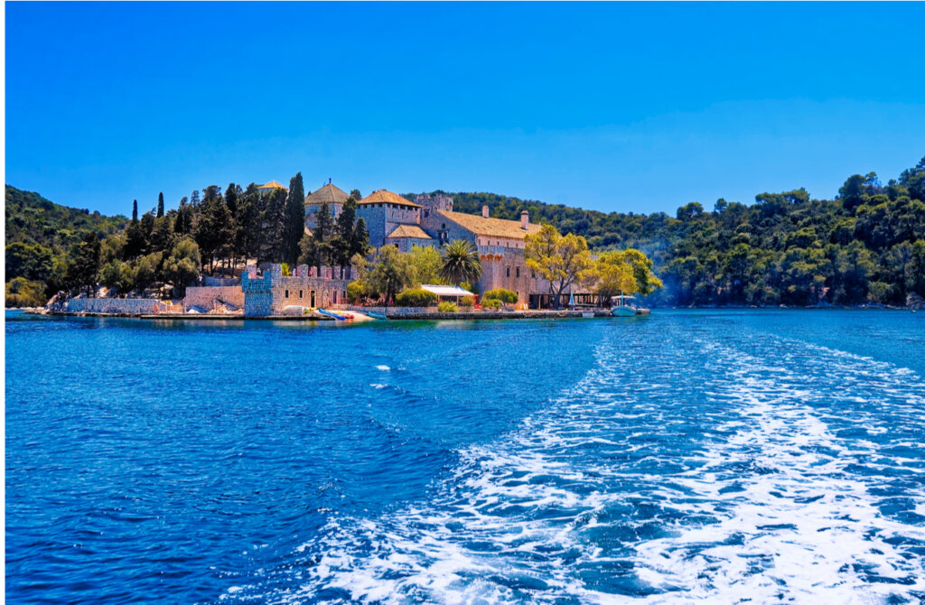Mlijet, una de las islas adriáticas, posee un parque nacional en su extremo sur.