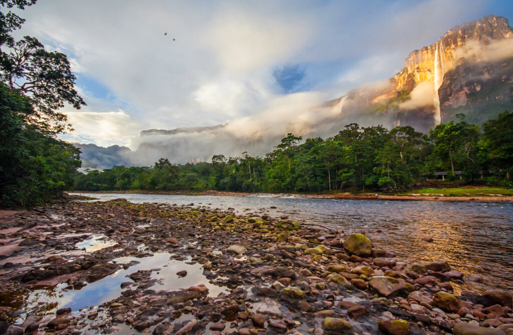 El Salto Ángel es de difícil acceso por su altura y la geografía que lo rodea.