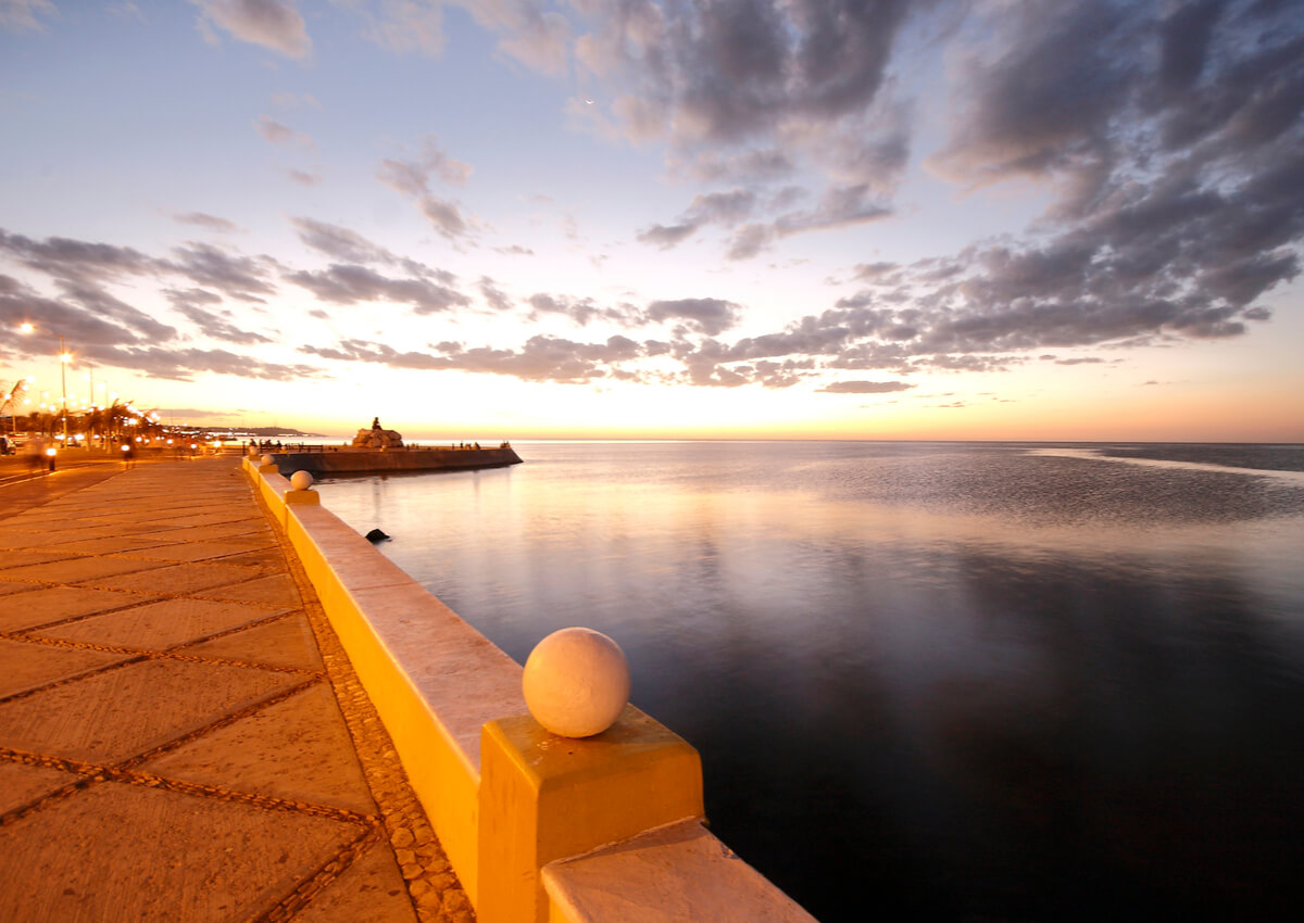 Amanecer en un muelle de Campeche, en México.