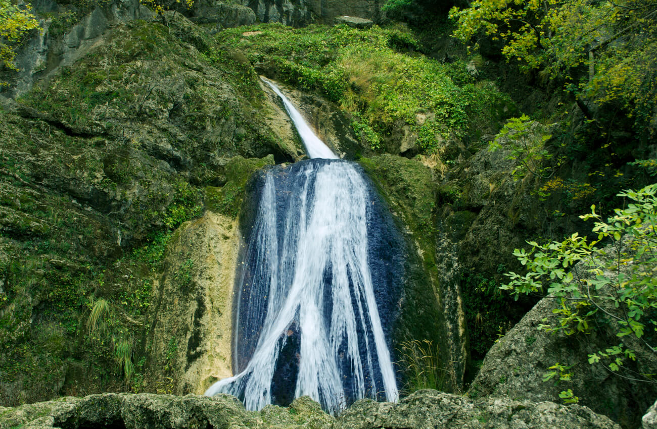 El nacimiento del río Mundo forma una de las mejores cascadas de España.