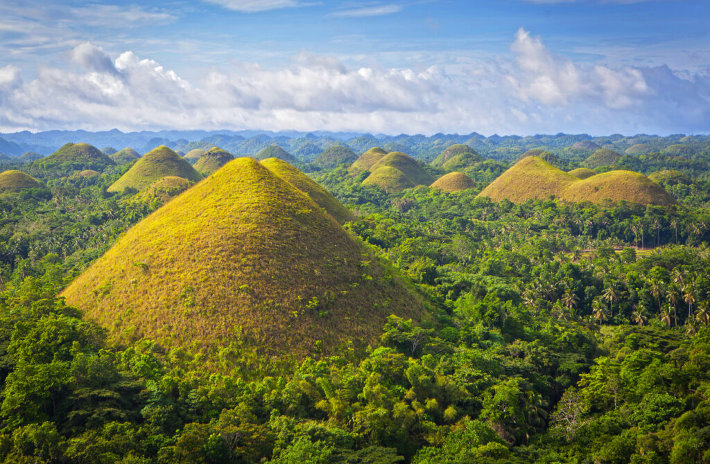 Las colinas de chocolate en Filipinas son un atractivo natural de este país.