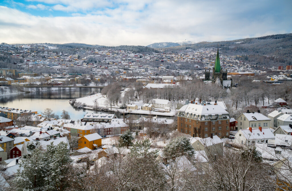Trondheim es una ciudad que ofrece unos hermosos paisajes en Noruega.