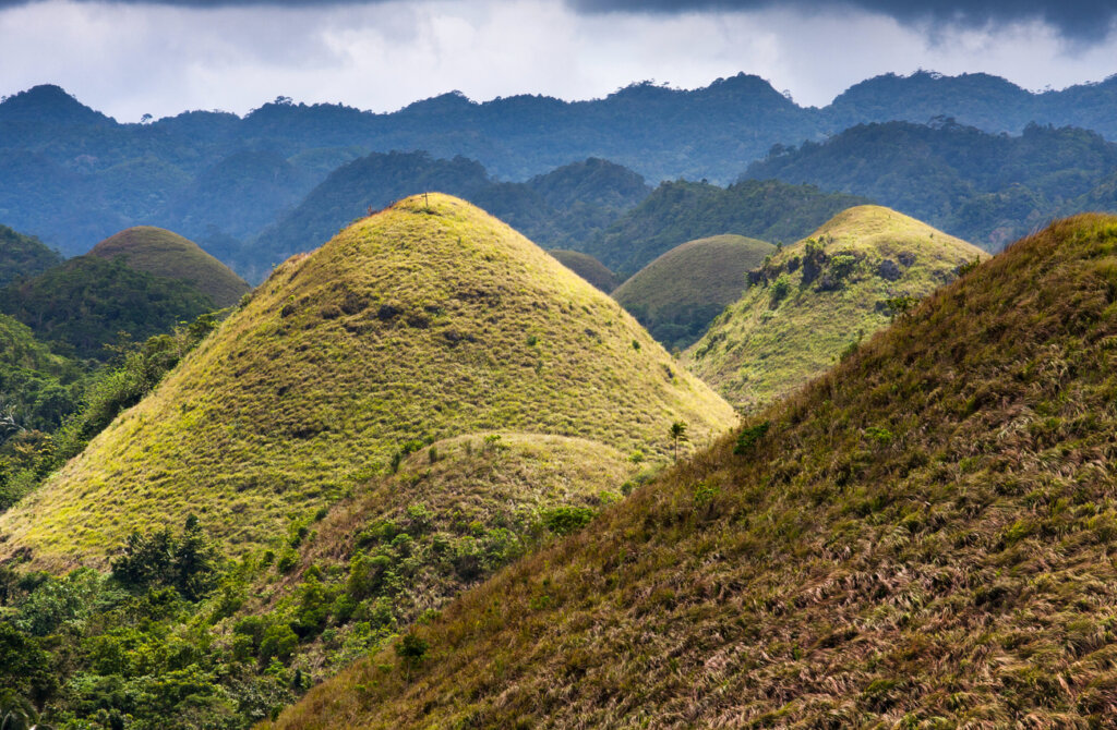 ¿Cómo se formaron las colinas de chocolate de Filipinas?
