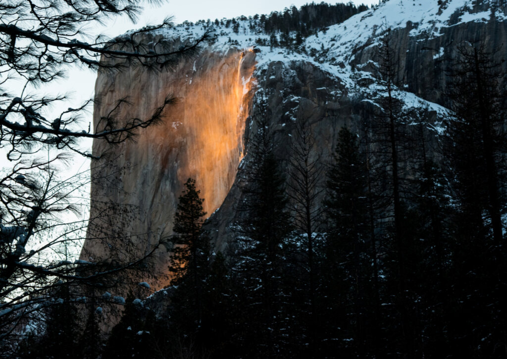 Cascada de fuego en el Parque Nacional Yosemite.