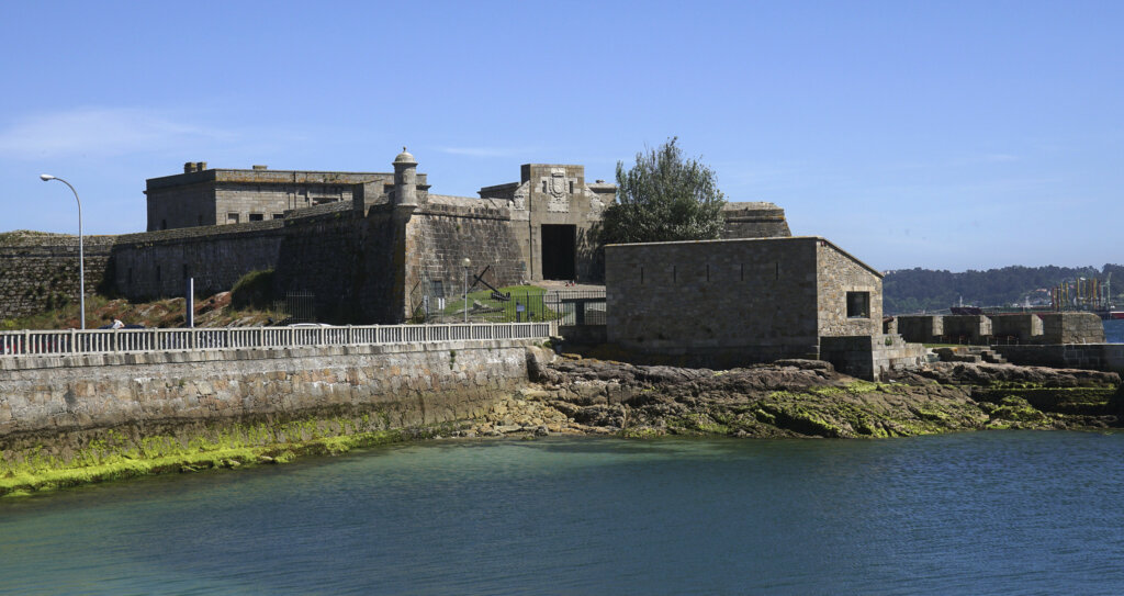 El de San Antón es uno de los castillos de Galicia más destacados.