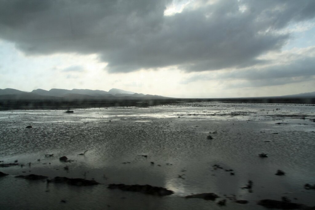 El lago de Gafsa se formó misteriosamente en el desierto.