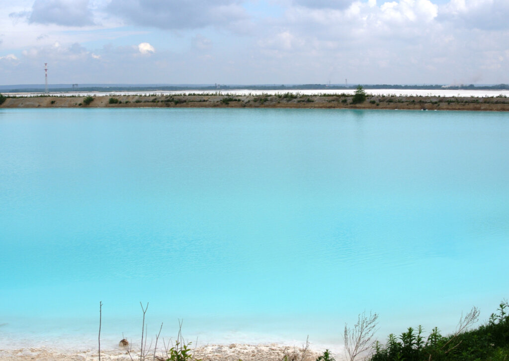 El agua turquesa de las Maldivas siberianas es lo que atrae a muchos turistas.