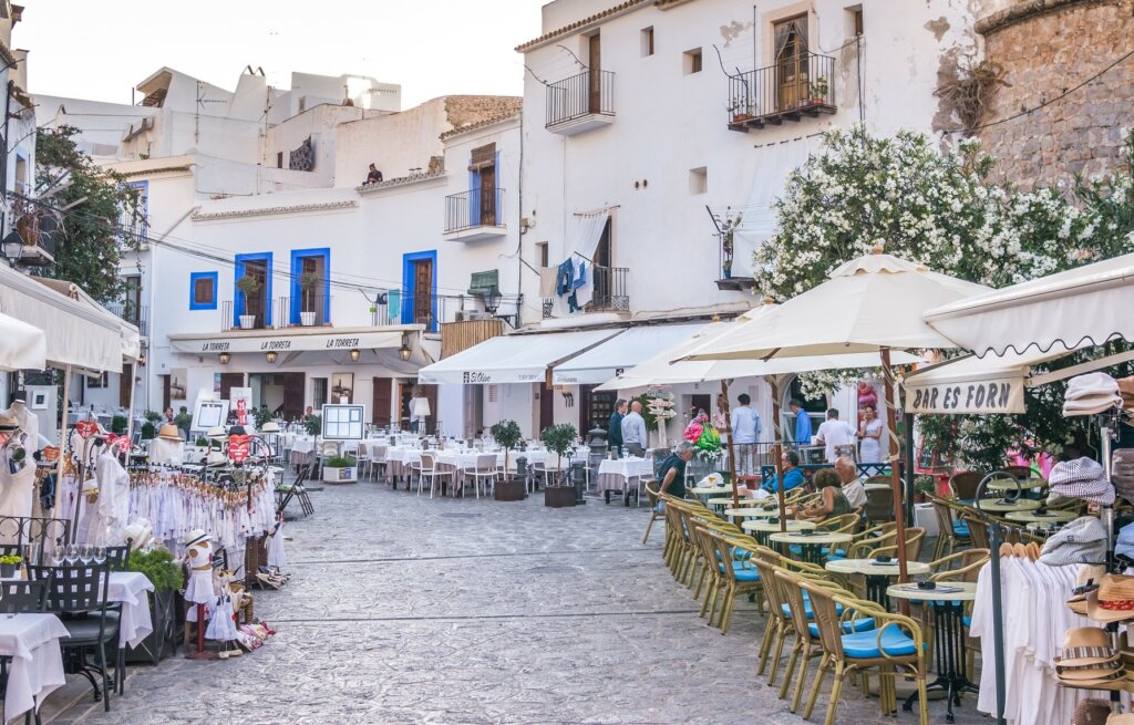Dalt Vila es un lugar hermoso para conocer en Ibiza.