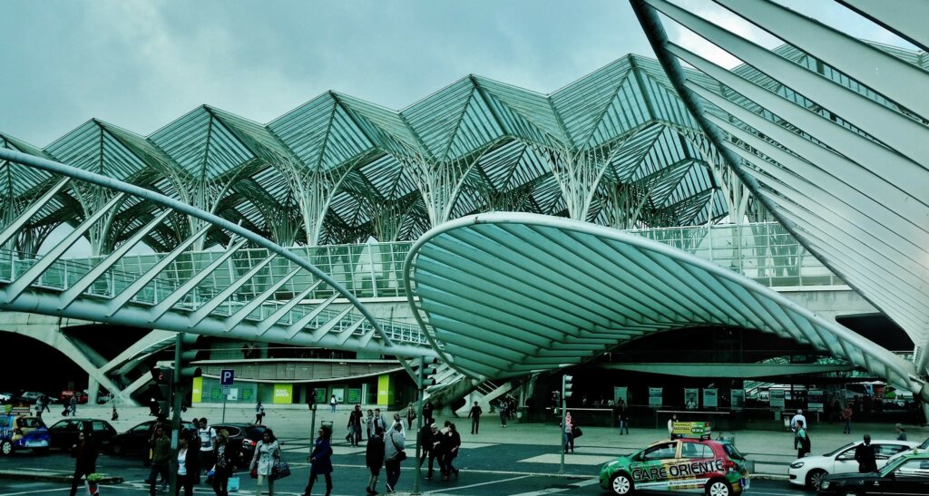 La Estación de Oriente es uno de los edificios distintivos de Lisboa.