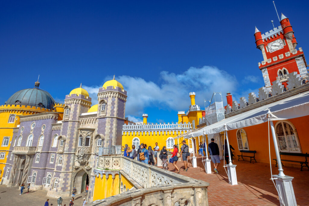 El Palacio da Pena es una de las arquitecturas más extrañas de Portugal.