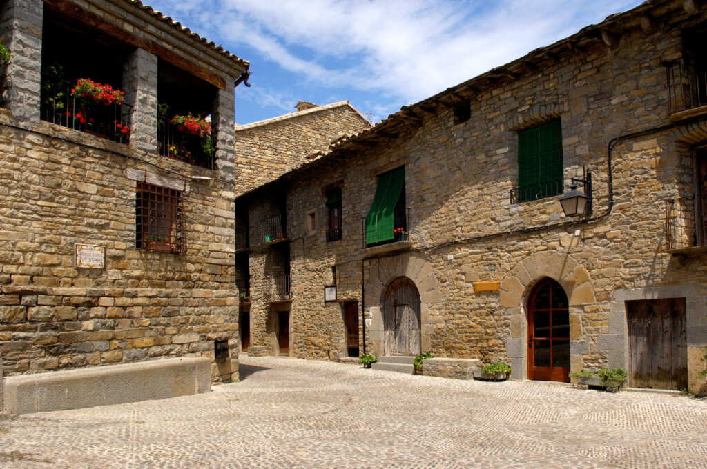 Aínsa: leyendas y triunfos de la Reconquista