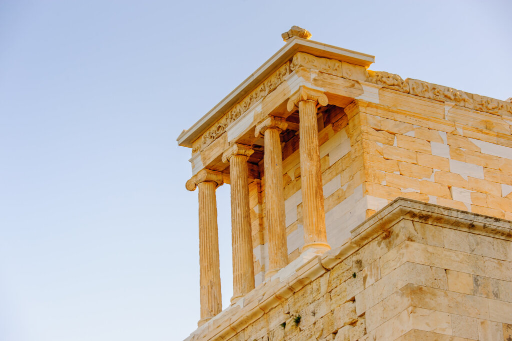 El templo de Atenea Niké: una joya de estilo jónico