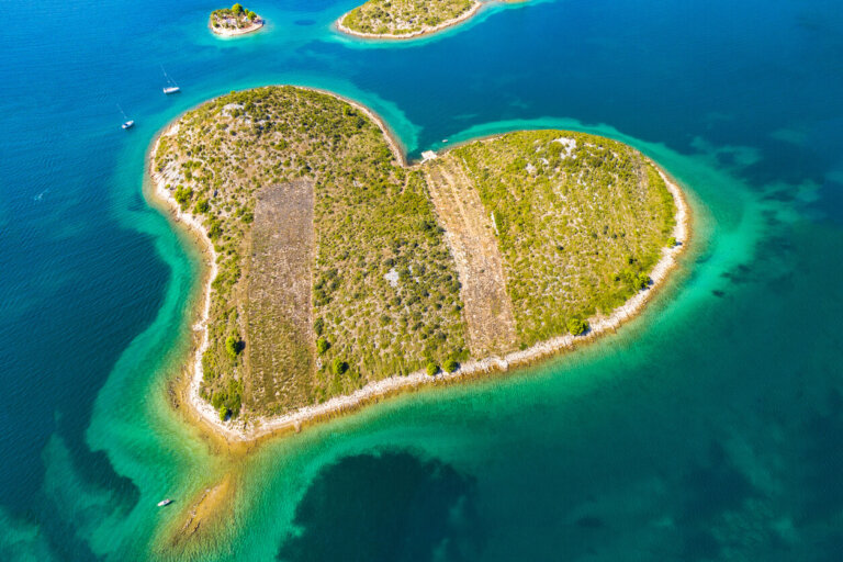 Isla Galesnjak, la única en el mundo con forma de corazón