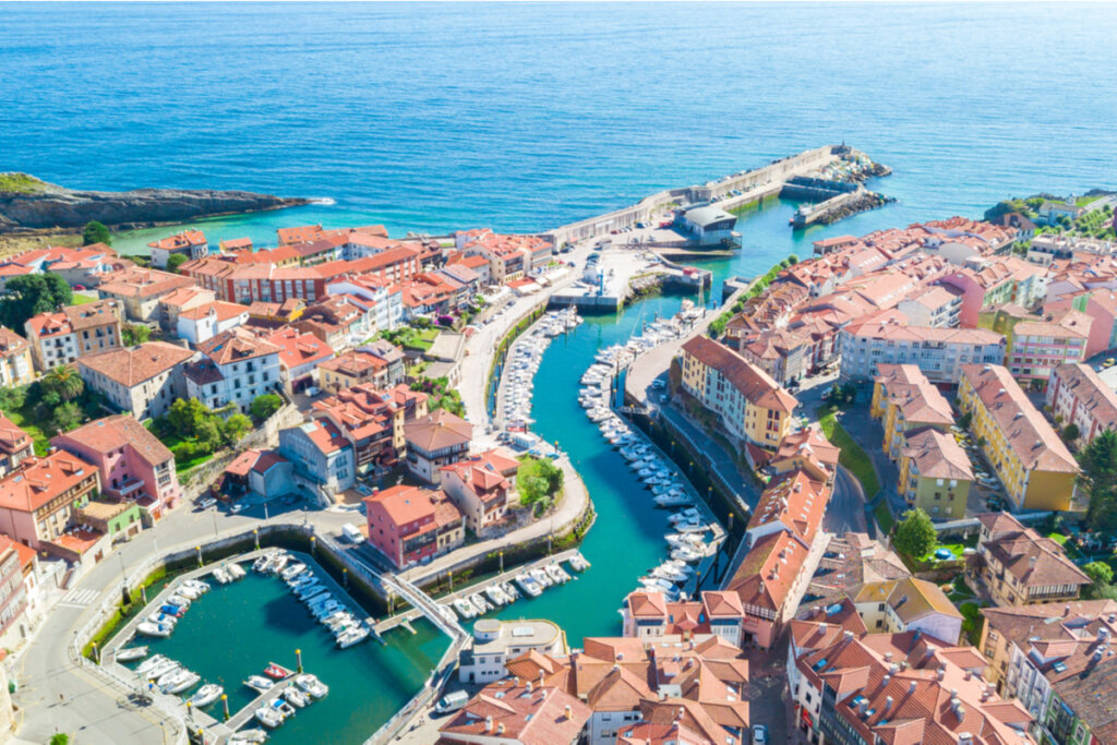 Llanes: el pueblo encantado