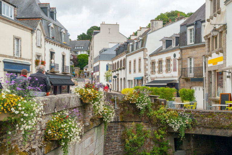 Casas y calles de la Bretaña Francesa
