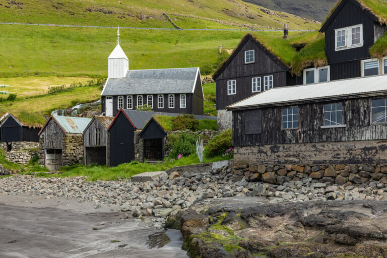 Iglesia en pueblos de las Islas Feroe
