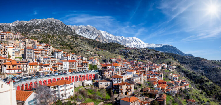 Ciudad en la montaña, Arachova Grecia