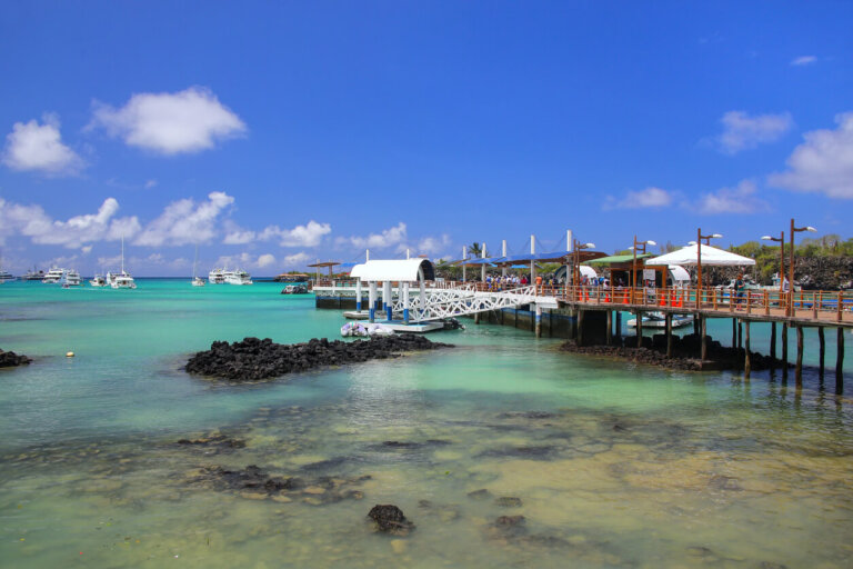 Muelle del barco en Puerto Ayora, Isla Santa Cruz Galápagos, Ecuador