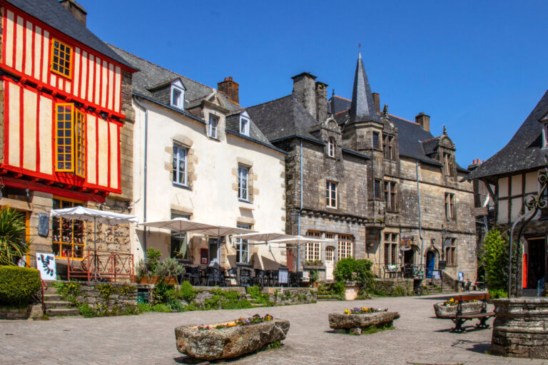 Plaza del pueblo Rochefort En Terre