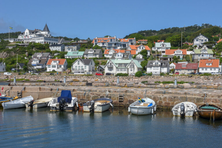 Puerto y casas coloniales de Molle