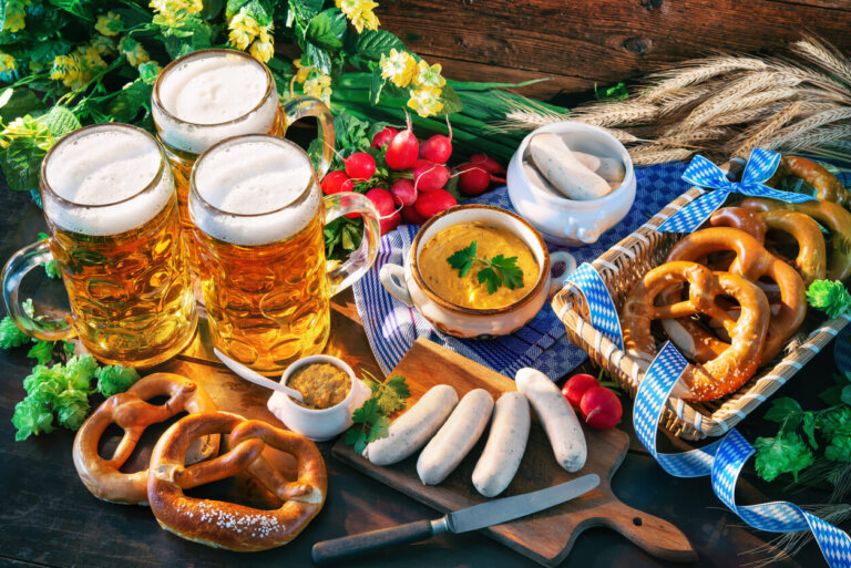 Salchicha, rosca y Cerveza de Baviera