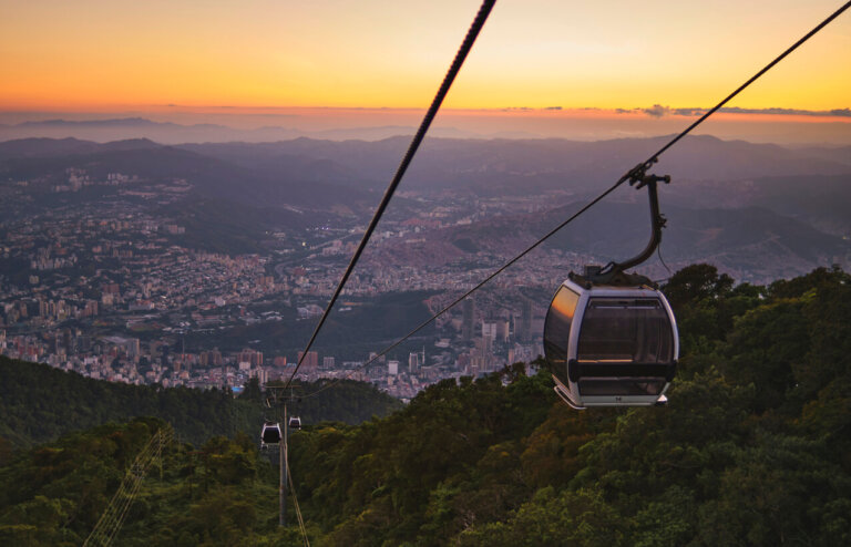 Teleférico en ciudad Caracas, Venezuela.
