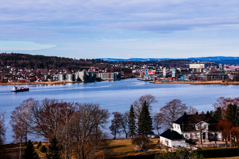 Paisaje panorámico Tønsberg, Noruega.